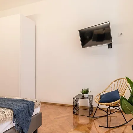 Apartment Pregiata Con Bagno Privato - Blu Di Prussia