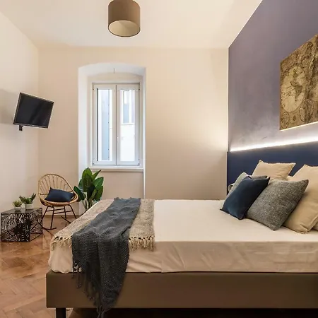 Pregiata Con Bagno Privato - Blu Di Prussia * Trieste